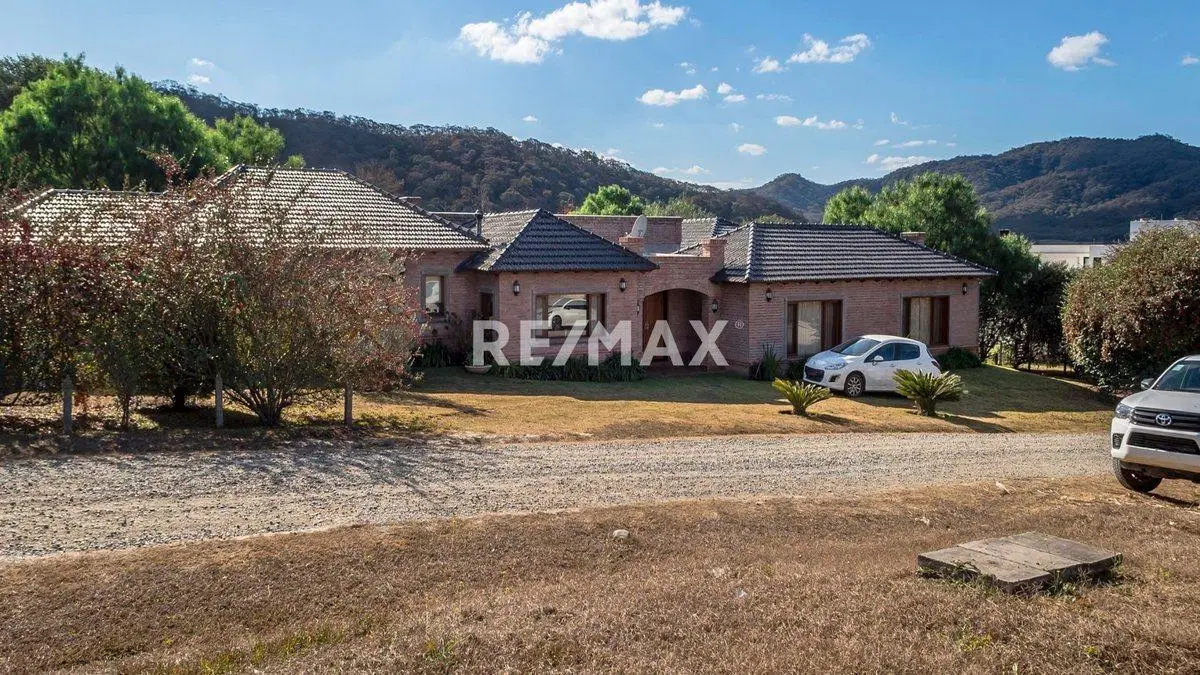 CASA 5 DORMITORIOS VENTA LA LUCINDA NORTE 4