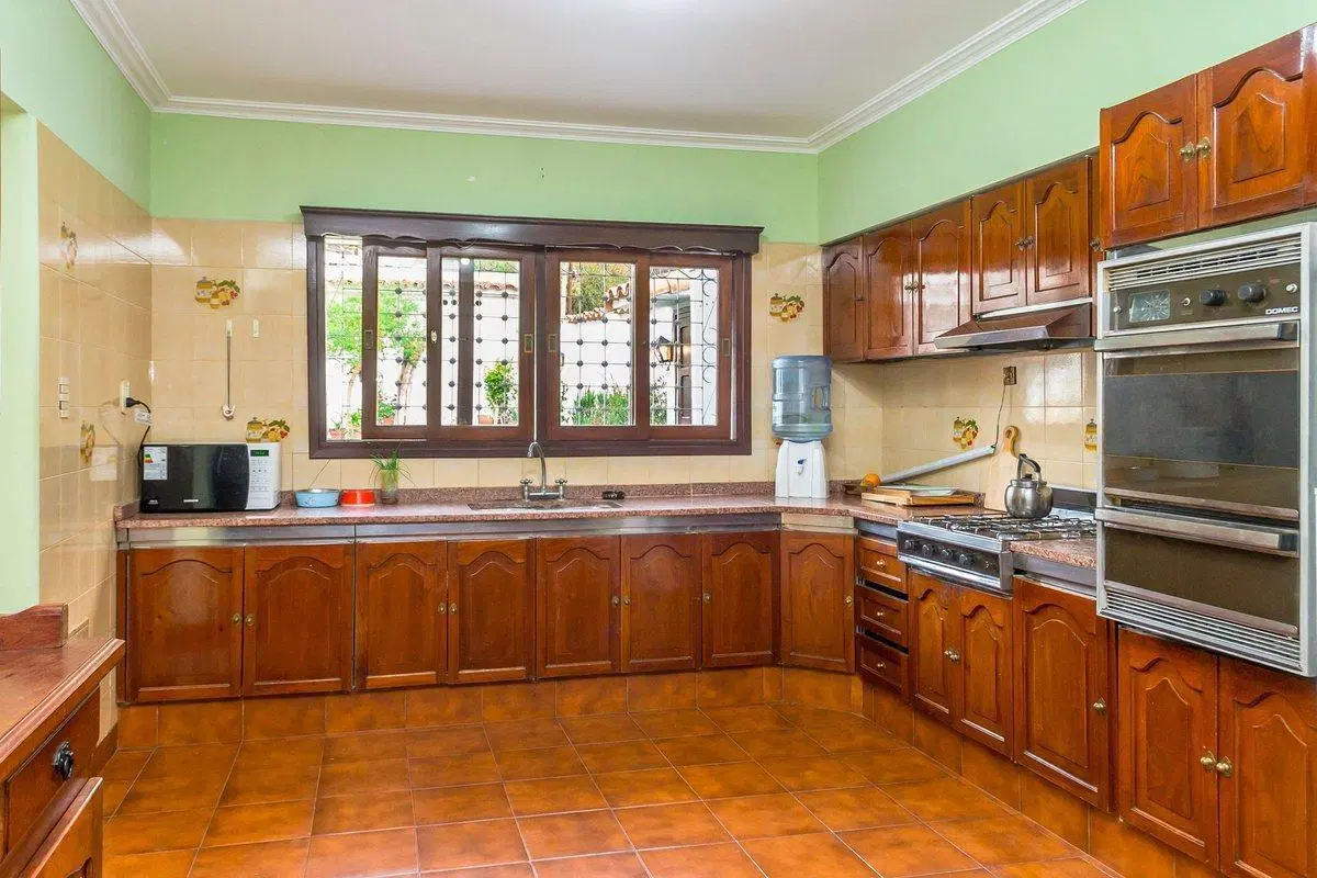 CASA DE 4 DORMITORIOS EN VENTA EN TRES CERRITOS 3