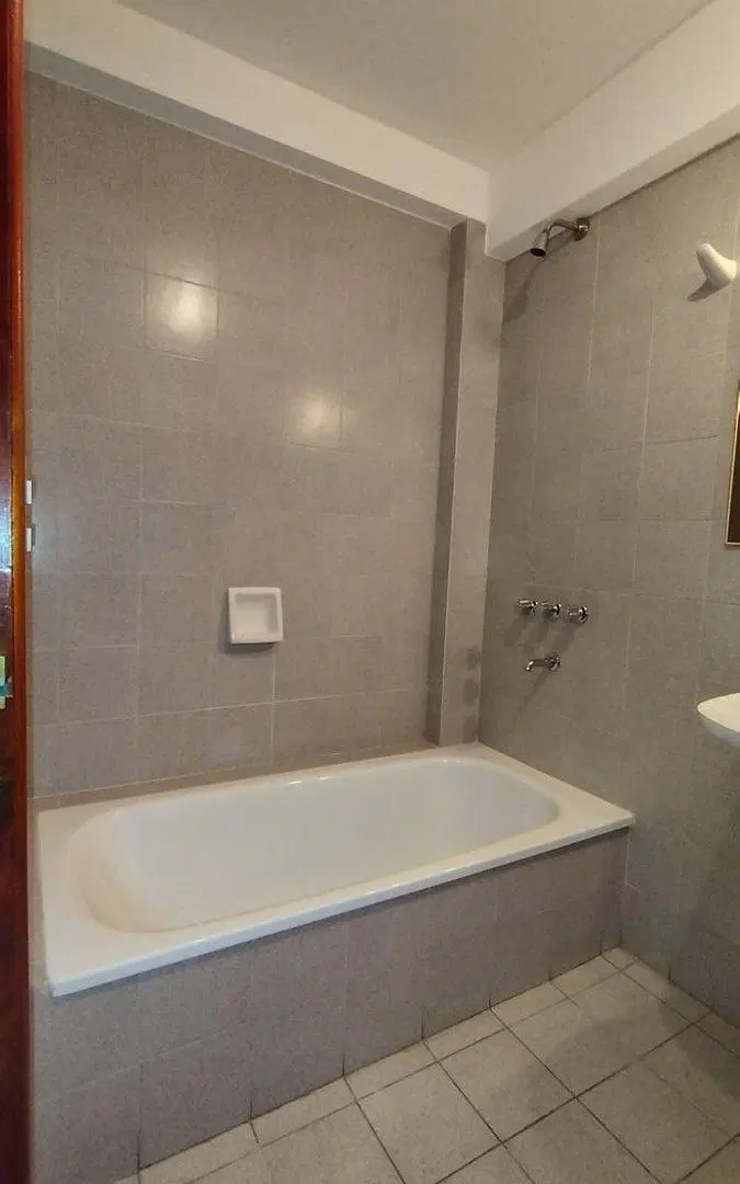 DEPARTAMENTO SEMIPISO 4 DORM VENTA MACROCENTRO 3