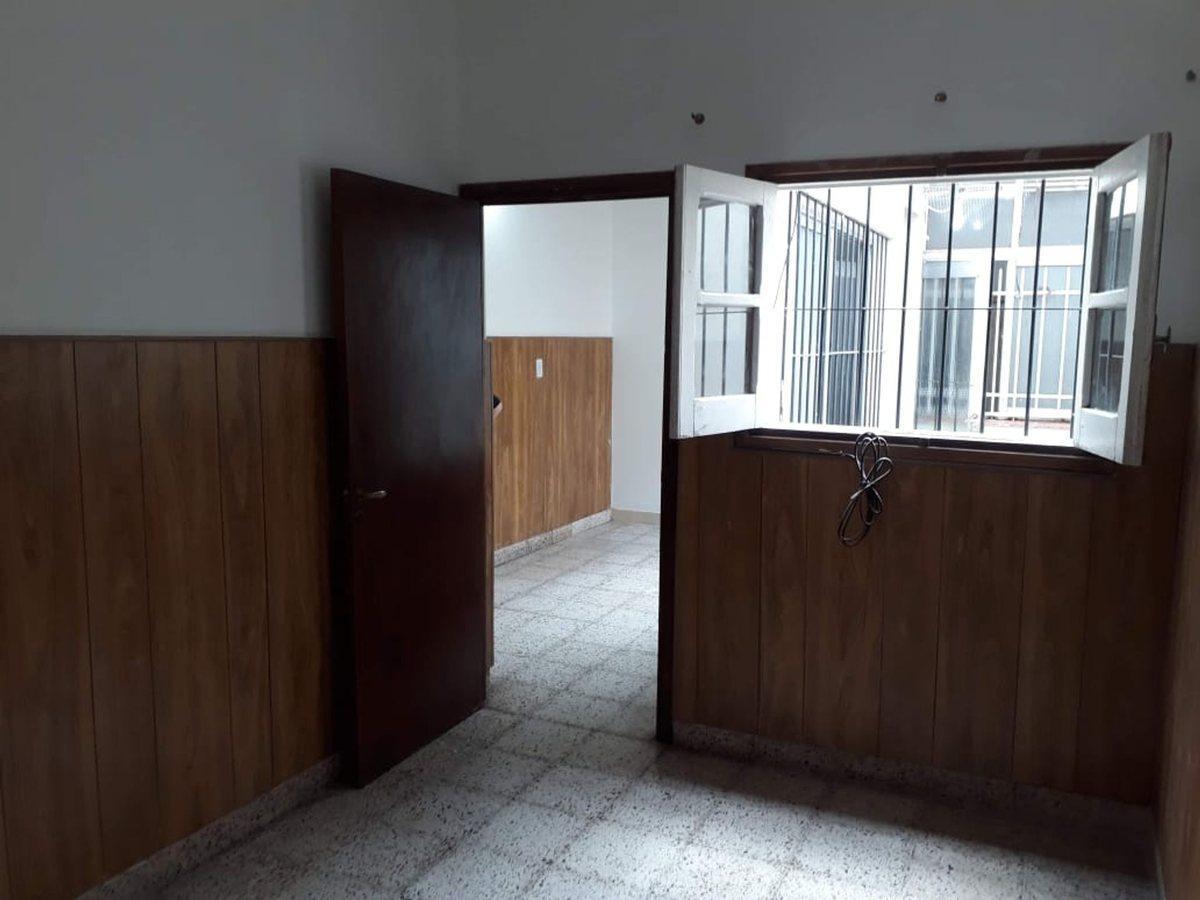 CASA 2 DORM + LOCALES VENTA COMERCIALES CENTRO