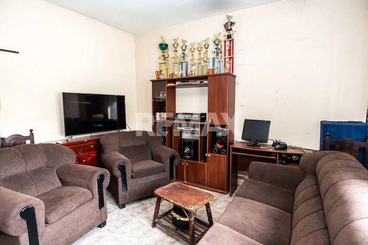 CASA 3 DORM MAS DEPARTAMENTO VENTA ZONA SUR 5