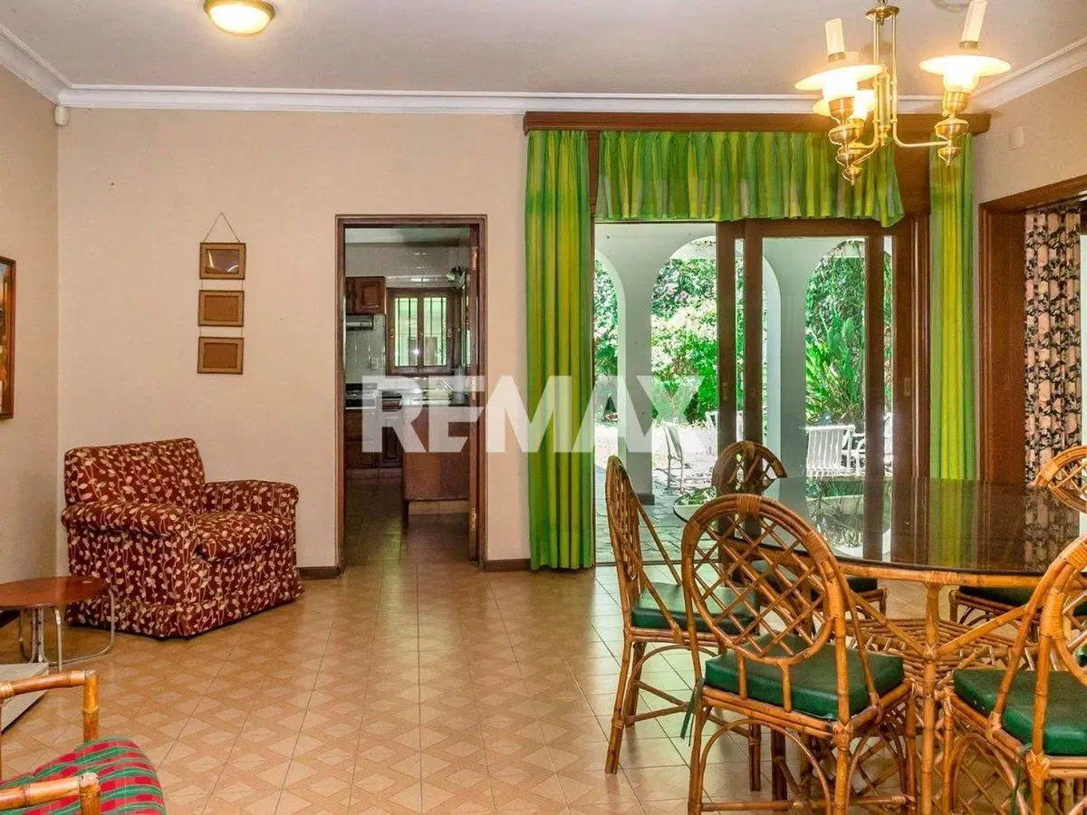 CASA 5 DORMITORIOS VENTA CENTRO 10 AMBIENTES 3
