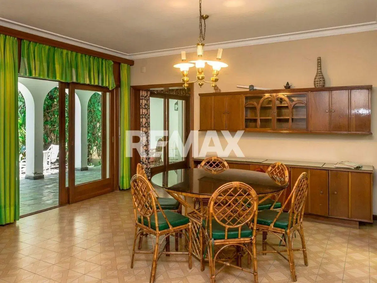 CASA 5 DORMITORIOS VENTA CENTRO 10 AMBIENTES 4
