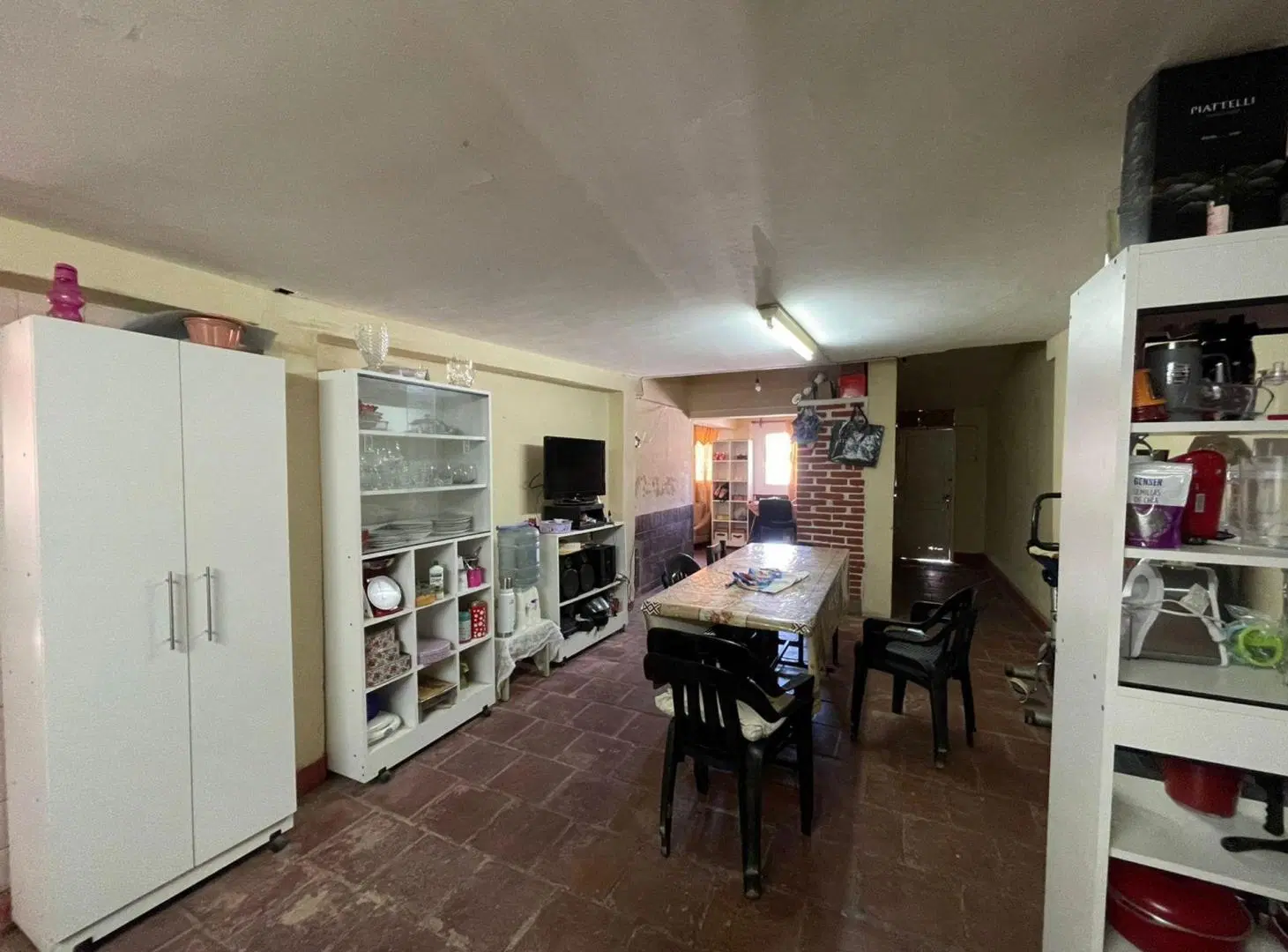 CASA EN VENTA CAFAYATE ZONA CENTRO 4 DORMITORIOS 5