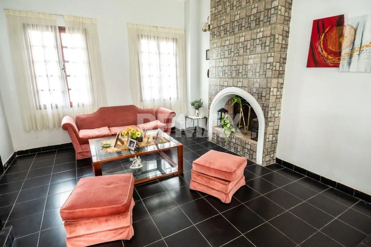 CASA VENTA O PERMUTA BARRIO GRAND BOURG 5 DORM 4