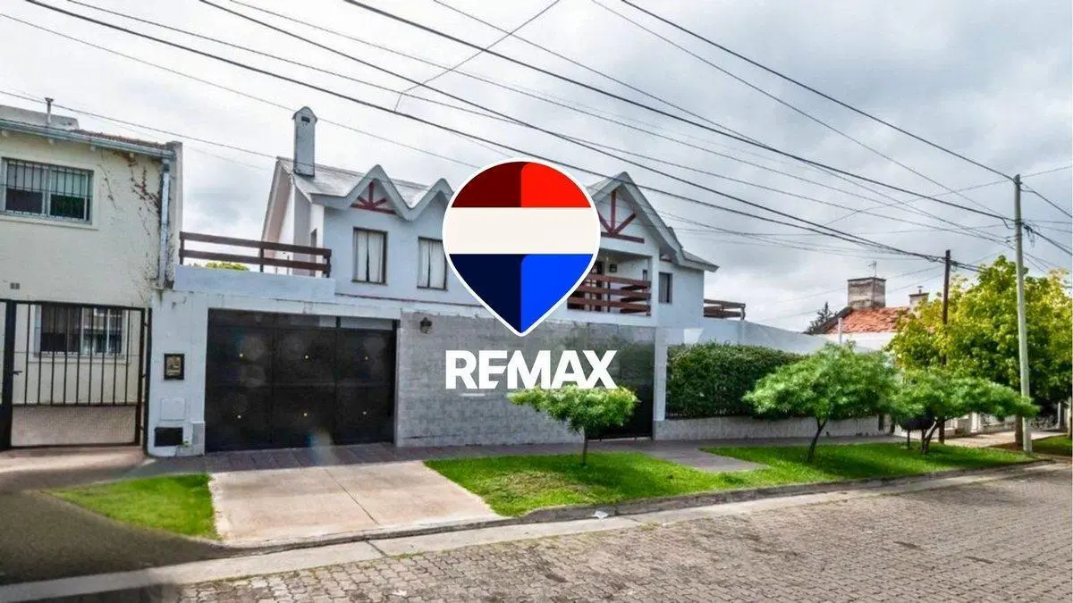 CASA VENTA O PERMUTA BARRIO GRAND BOURG 5 DORM 3