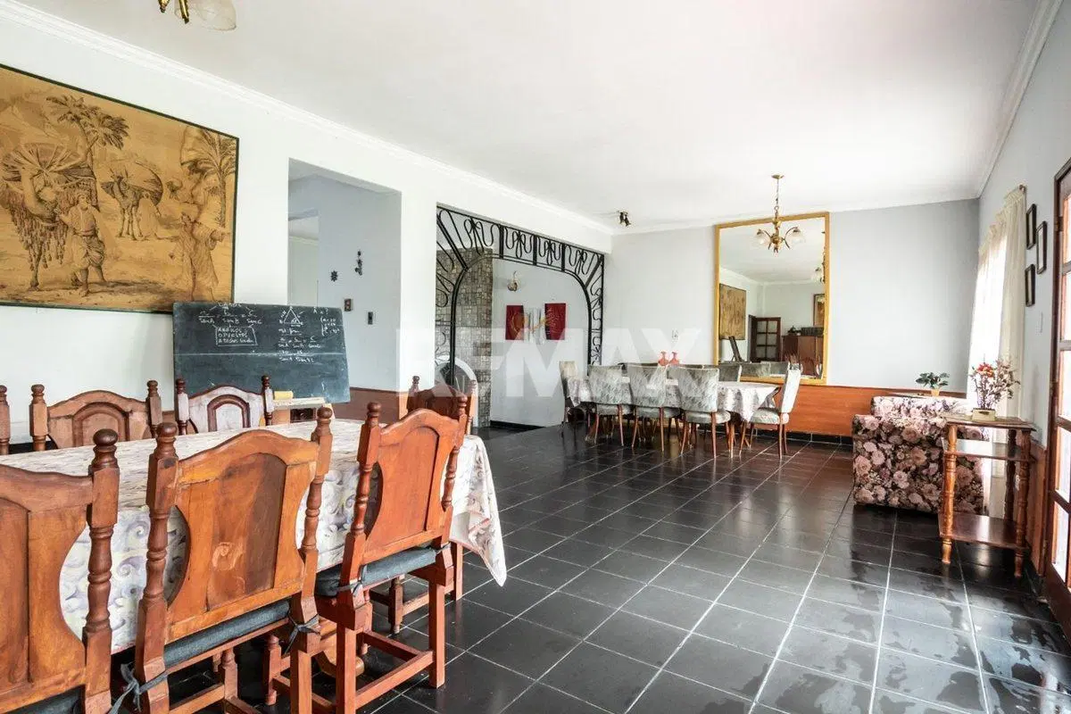 CASA VENTA O PERMUTA BARRIO GRAND BOURG 5 DORM 5