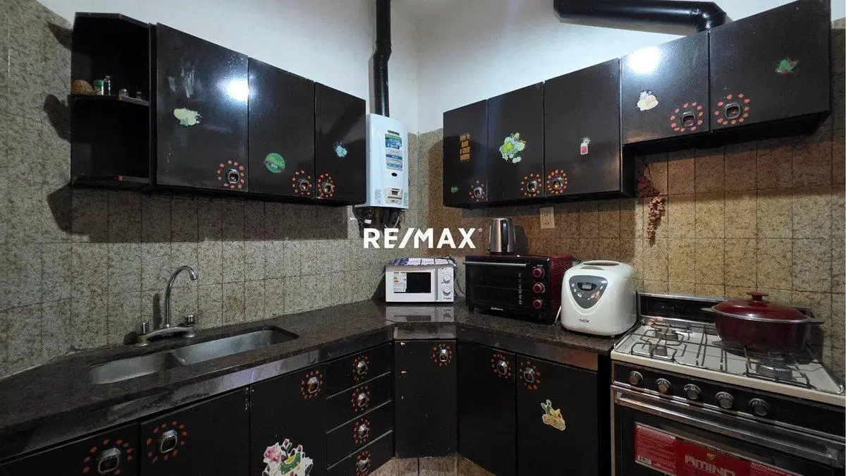 CASA VENTA AV. SARMIENTO MACROCENTRO 3 DORMITORIOS 4