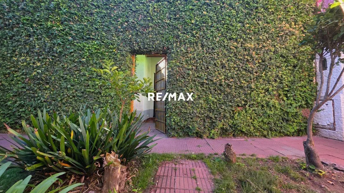 CASA VENTA AV. SARMIENTO MACROCENTRO 3 DORMITORIOS 8
