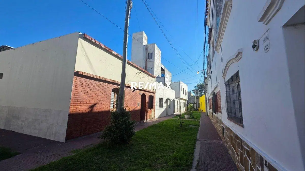 CASA VENTA AV. SARMIENTO MACROCENTRO 3 DORMITORIOS 3
