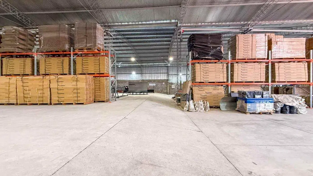 GALPON VENTA PARQUE INDUSTRIAL SALTA SOBRE AVENIDA 4