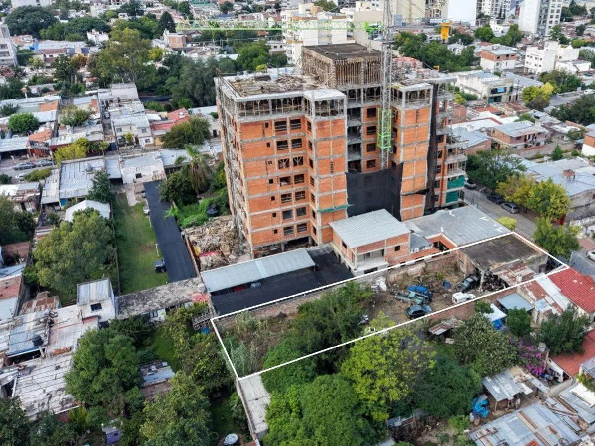 TERRENO CON CONSTRUCCION VENTA MACROCENTRO 4