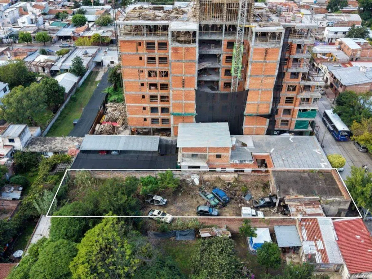 TERRENO CON CONSTRUCCION VENTA MACROCENTRO 5