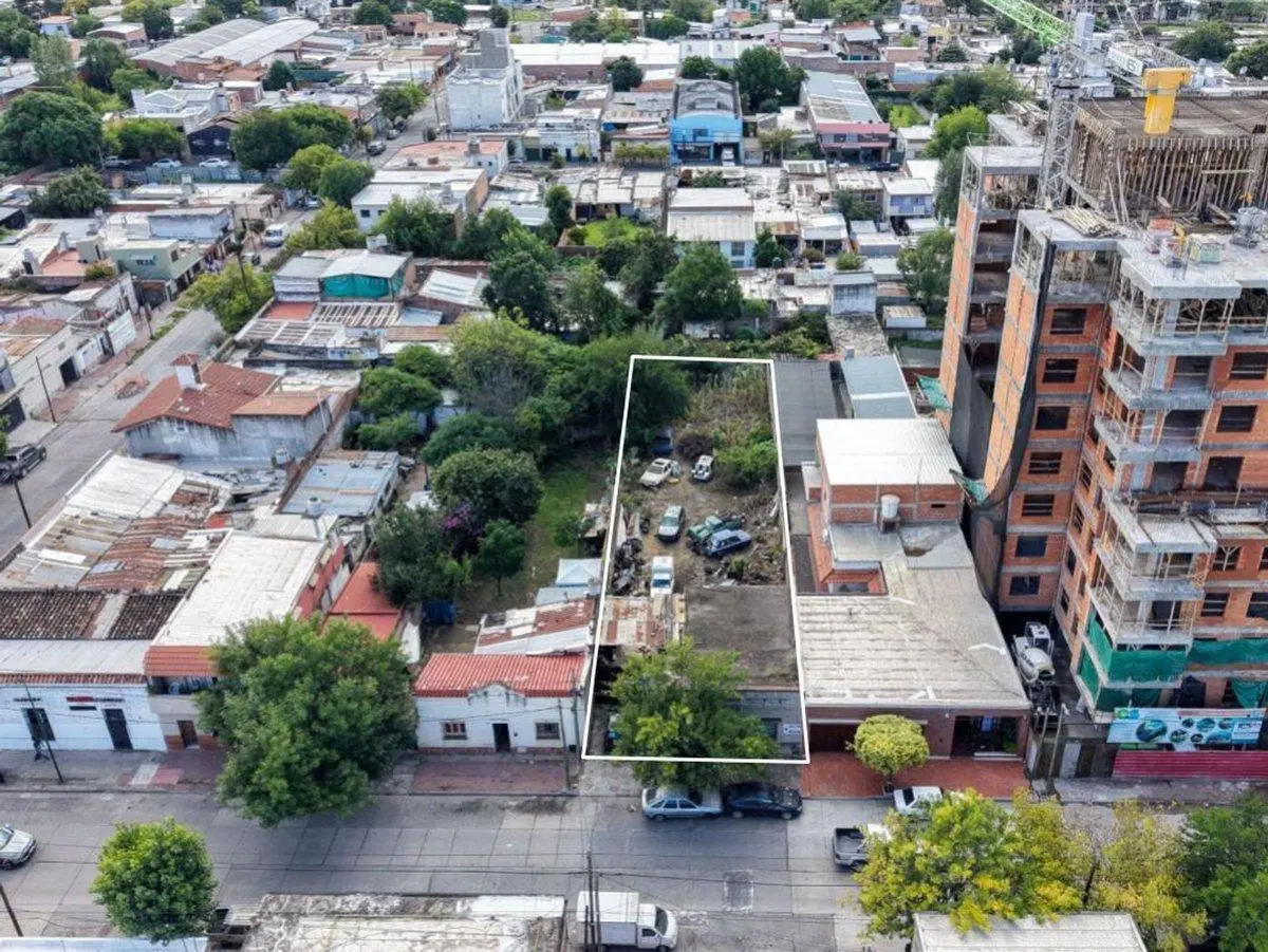 TERRENO CON CONSTRUCCION VENTA MACROCENTRO 5