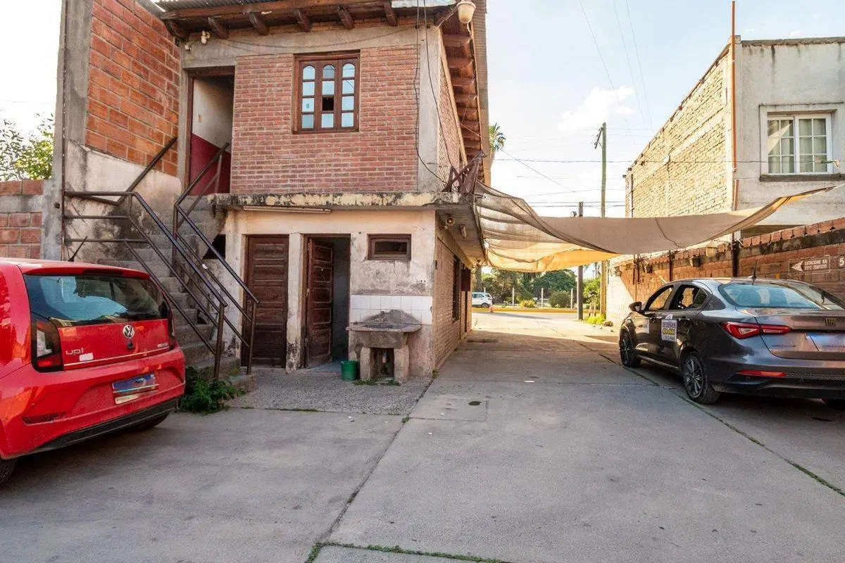LOCAL EN VENTA SOBRE AV. EX COMBATIENTES ZONA SUR 5