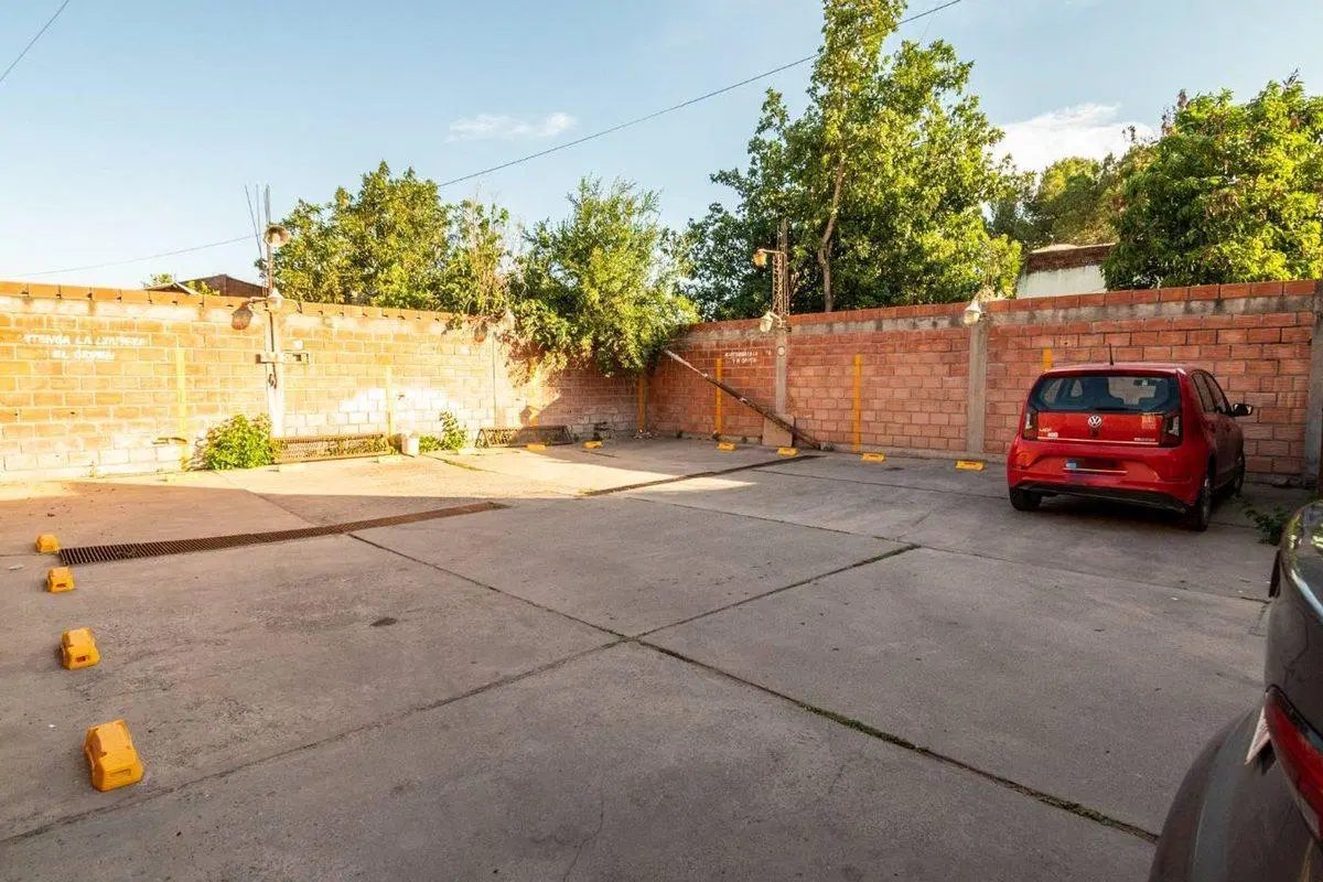 LOCAL EN VENTA SOBRE AV. EX COMBATIENTES ZONA SUR 4