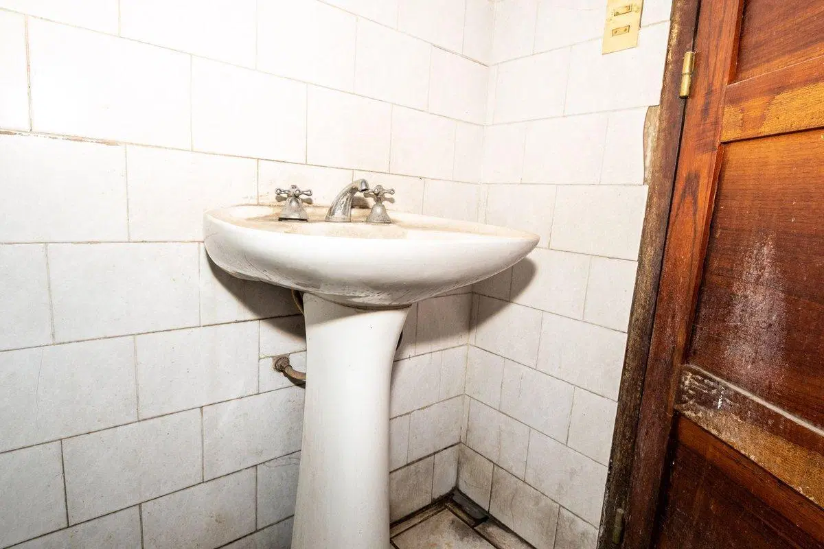 LOCAL EN VENTA SOBRE AV. EX COMBATIENTES ZONA SUR 4