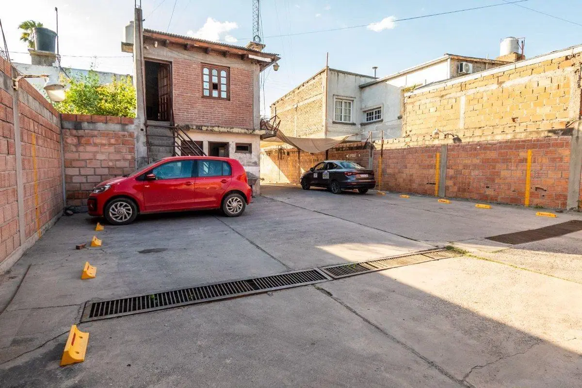 LOCAL EN VENTA SOBRE AV. EX COMBATIENTES ZONA SUR 2