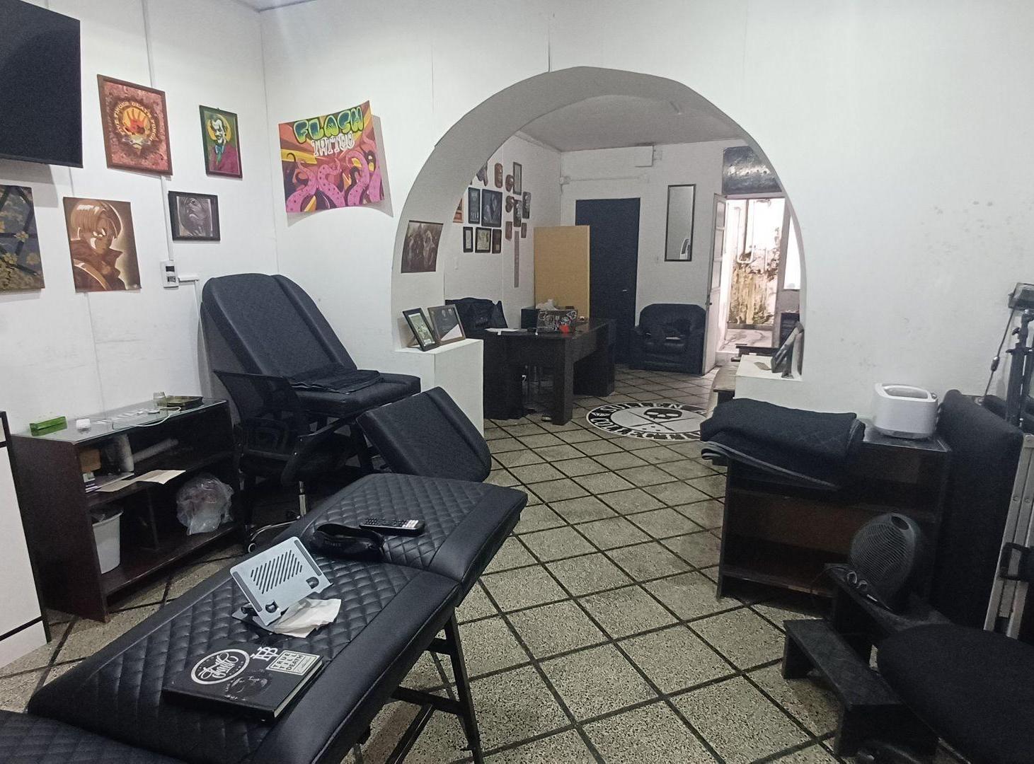 CASA VENTA CON LOCALES CENTRO APTA CREDITO