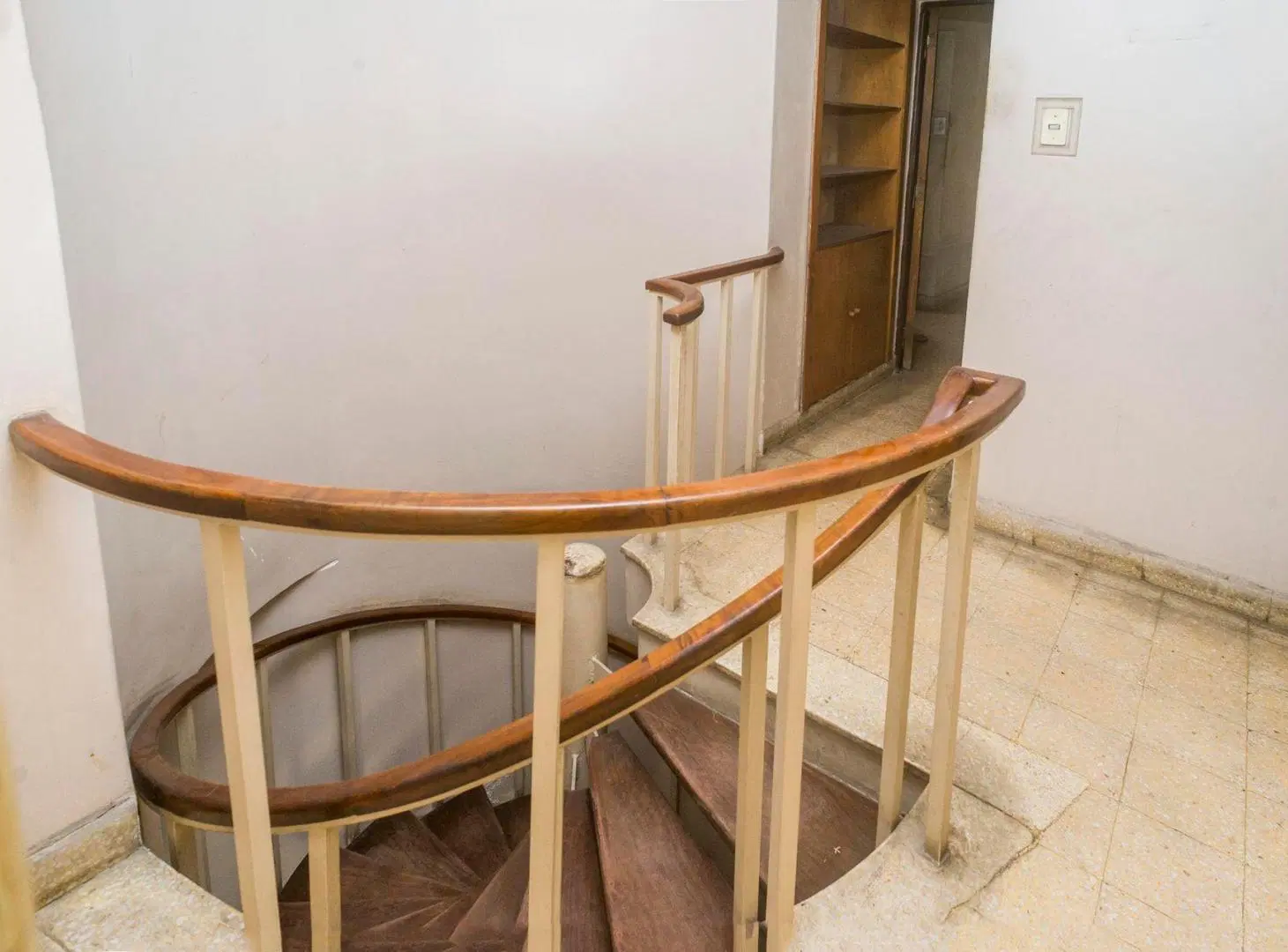 CASA 5 DORMITORIOS VENTA MACROCENTRO EN ESQUINA 4