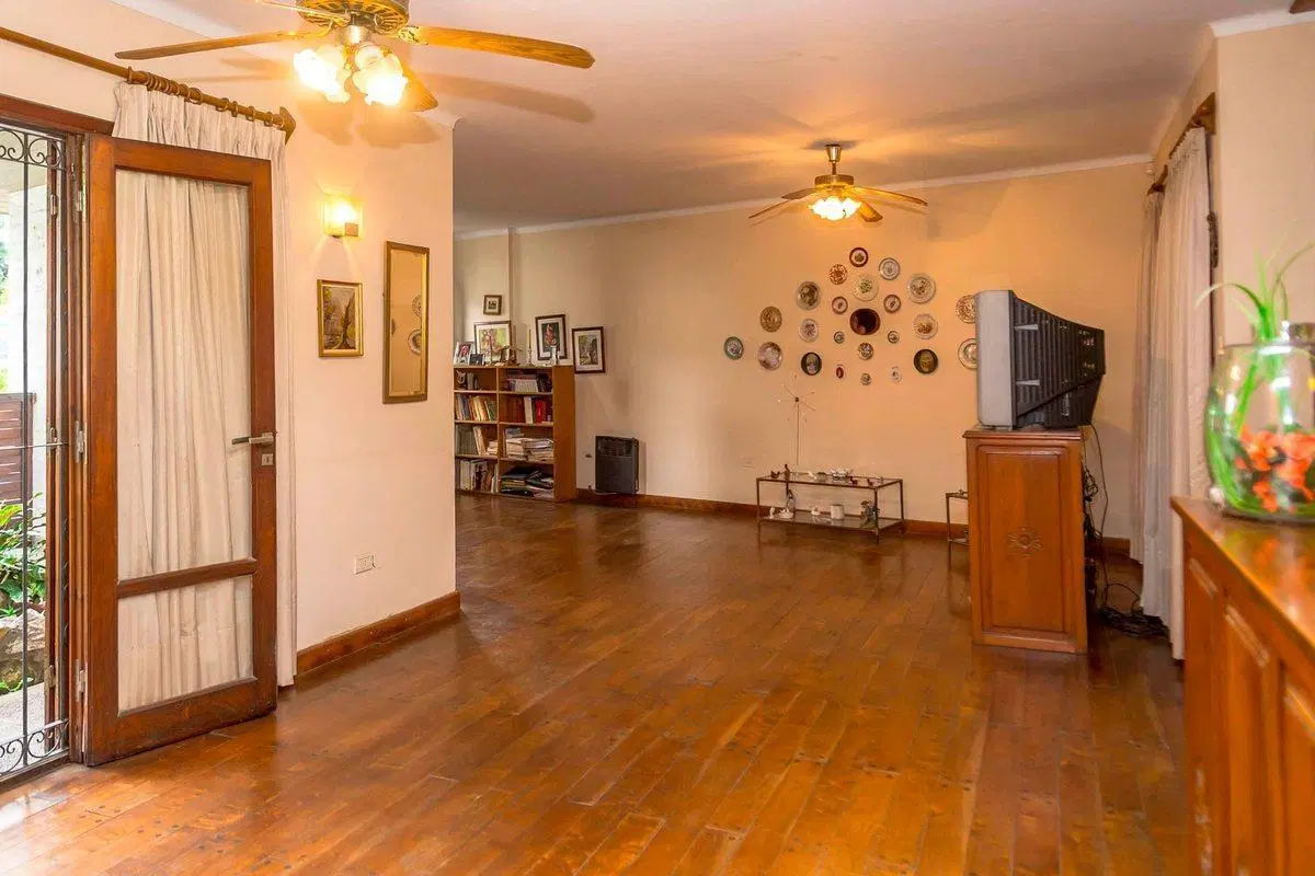 CASA EN VENTA FRENTE ALTO NOA SHOPPING 3 DORM 2