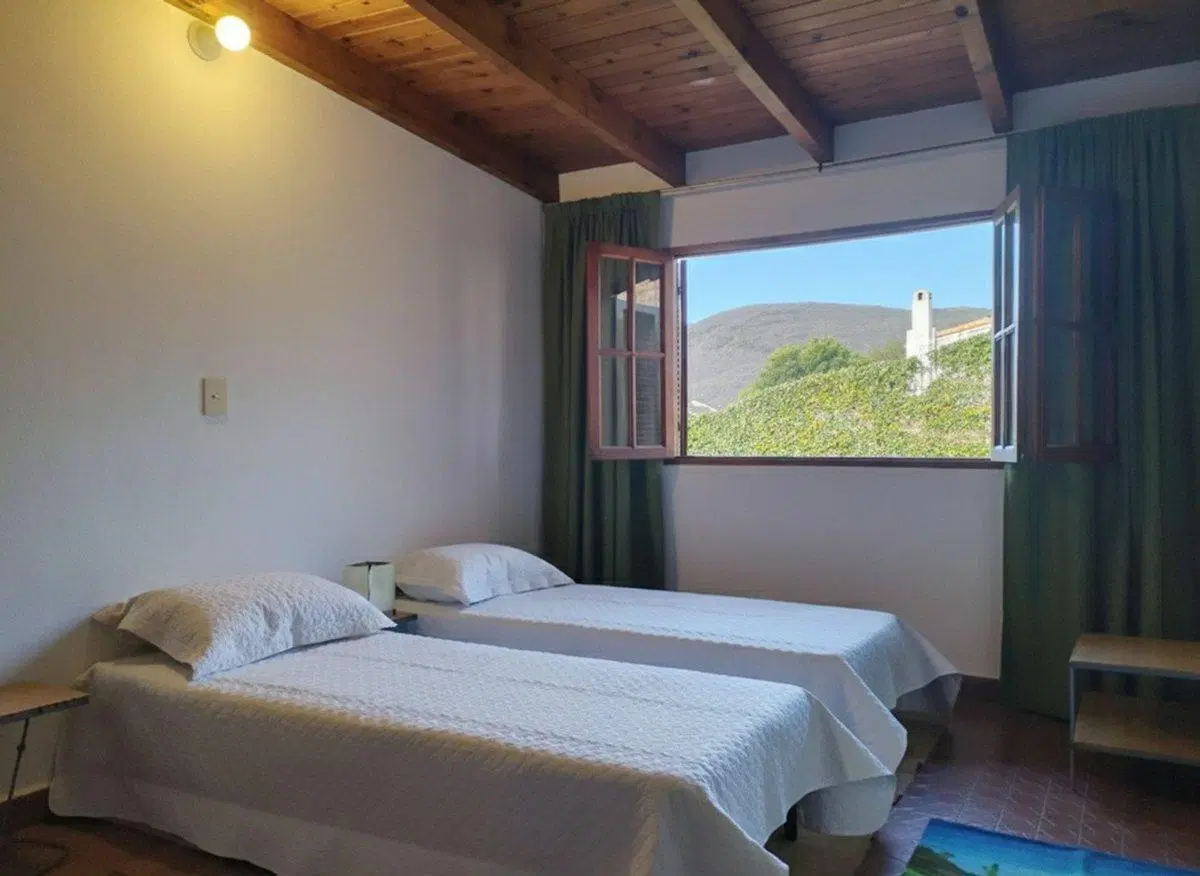 CASA 4 DORMITORIOS TRES CERRITOS CON PILETA 5