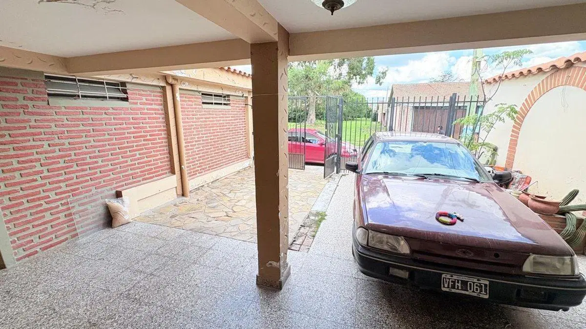 CASA 3 DORMITORIOS VENTA B° SANTA ANA 1 ZONA SUR 5