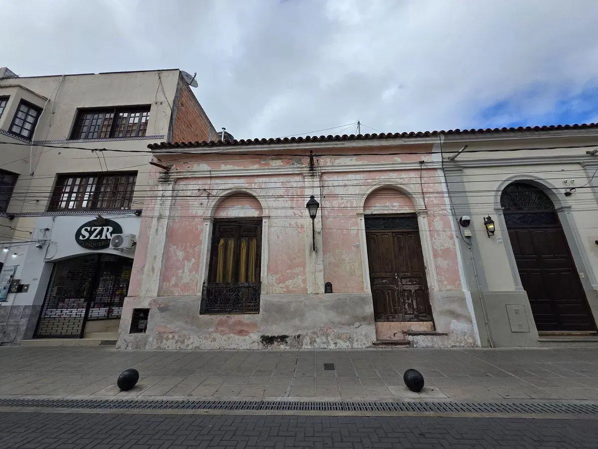 CASA EN VENTA A RECICLAR ZONA PLAZA 9 DE JULIO 2