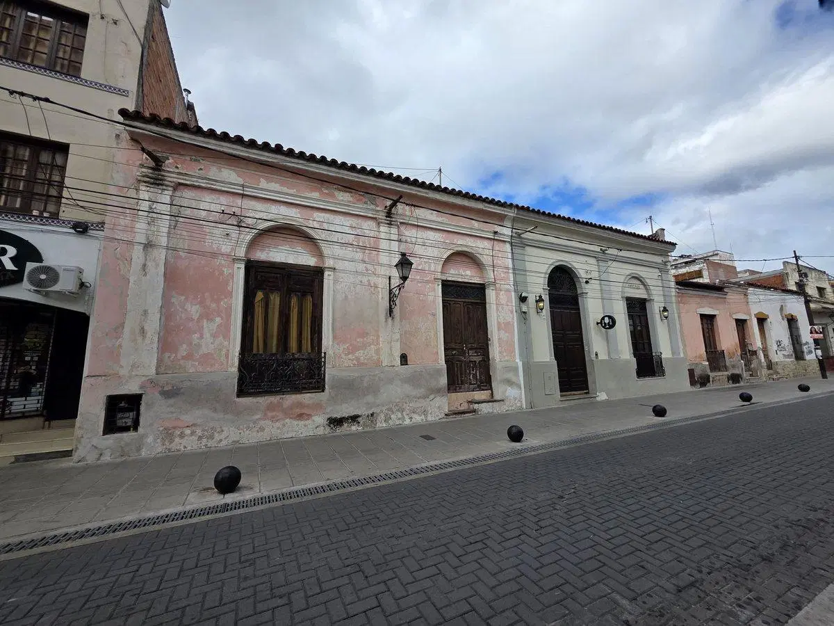 CASA EN VENTA A RECICLAR ZONA PLAZA 9 DE JULIO 3