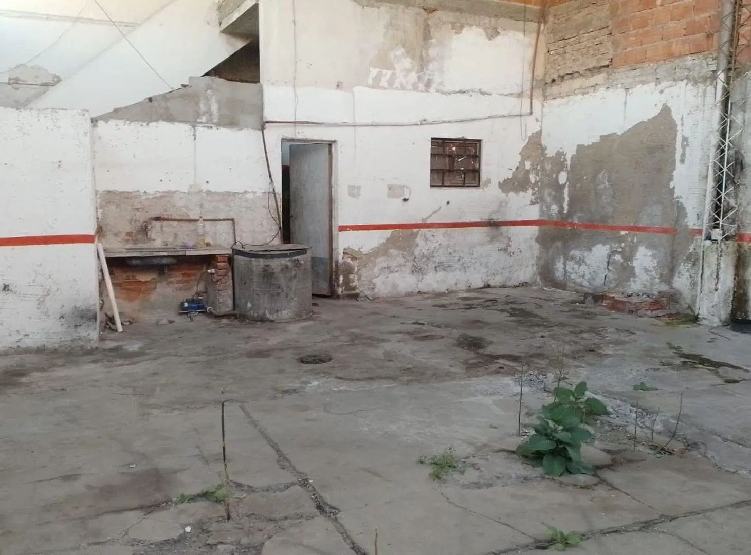 LOCAL C/GALPÓN Y COCHERA EN ALQUILER ZONA NORTE 2