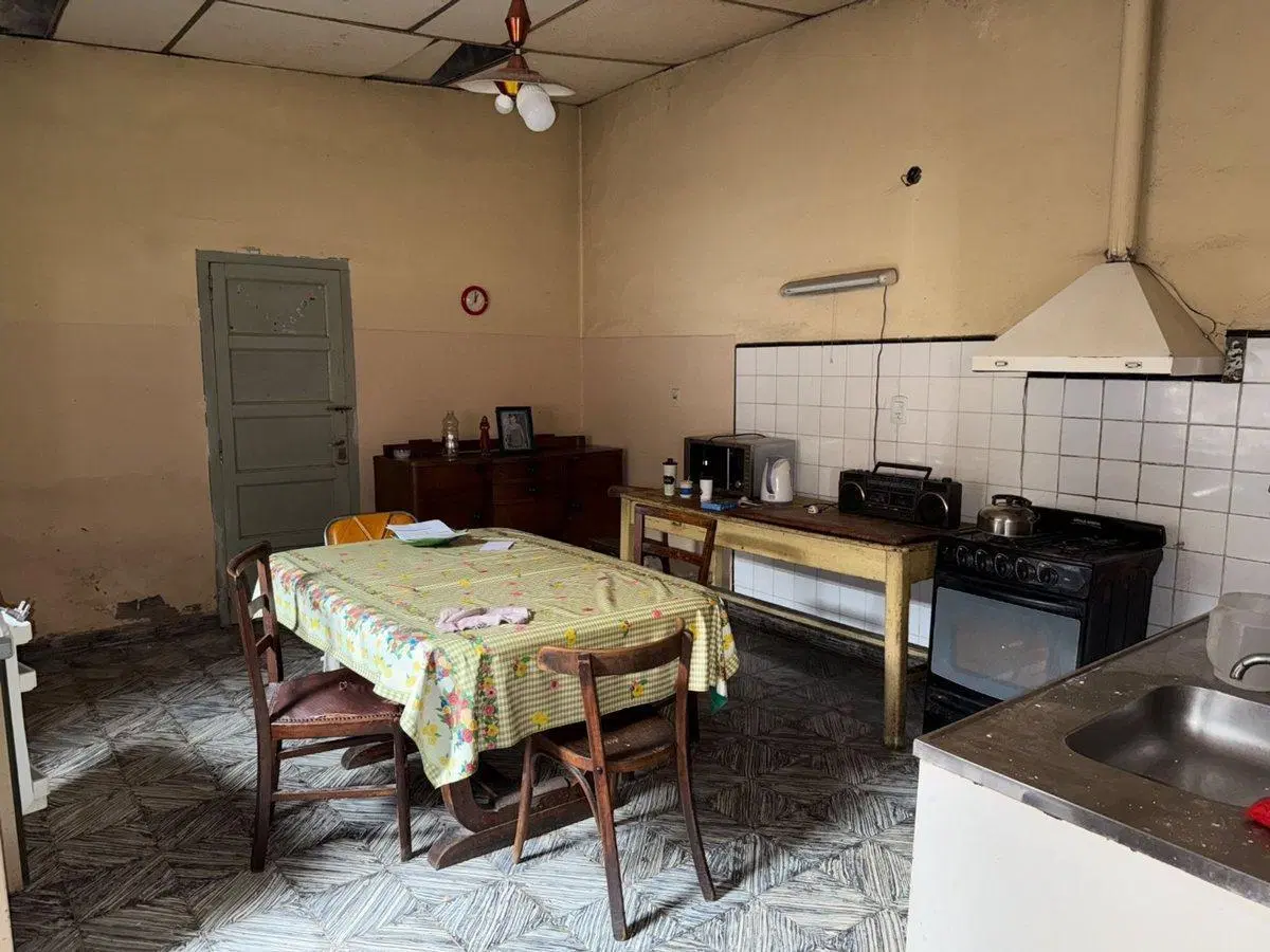CASA 2 DORMITORIOS VENTA ZONA MACROCENTRO 300M2 2