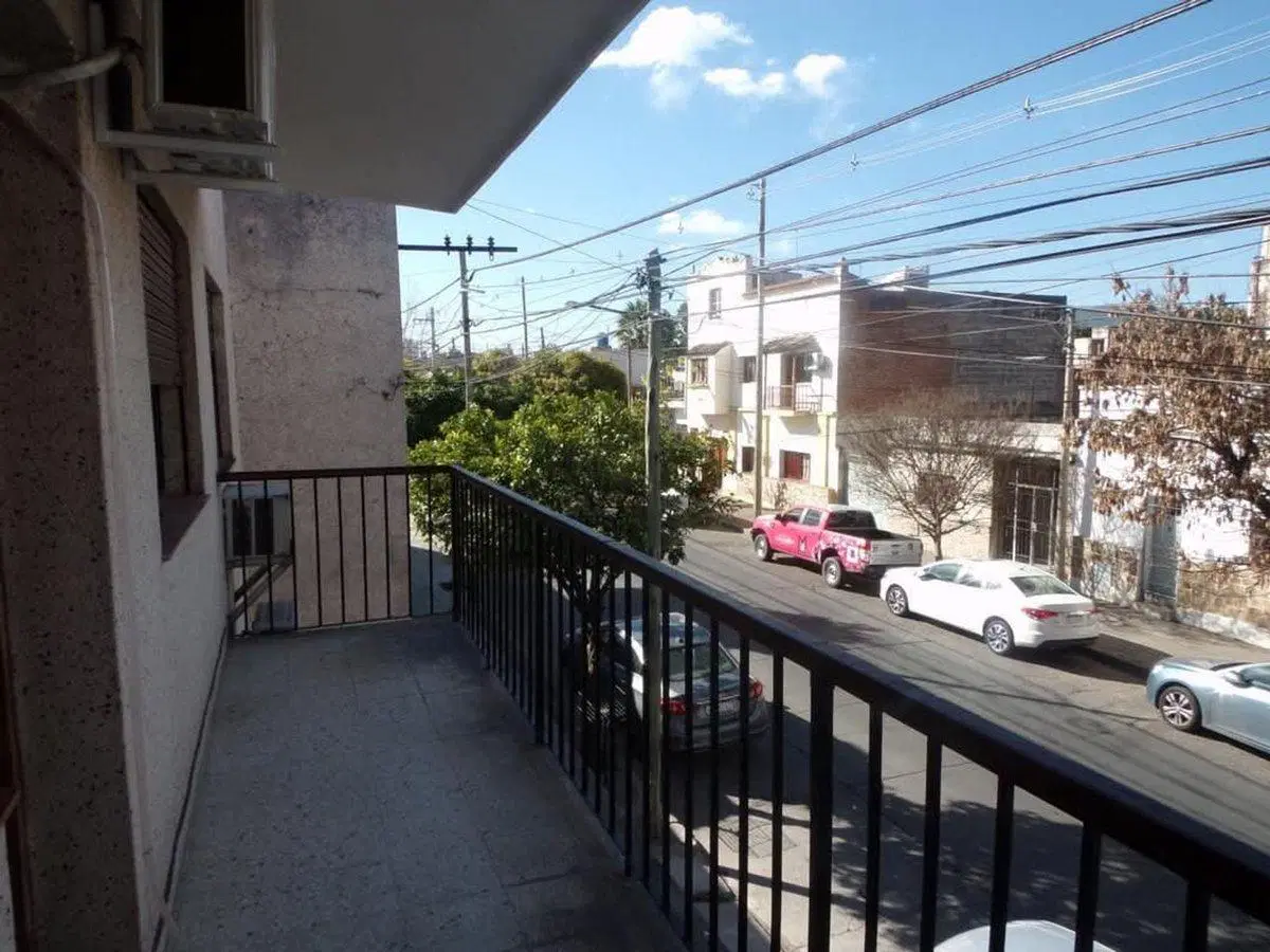 CASA CON 8 OFICINAS VENTA MACROCENTRO 2