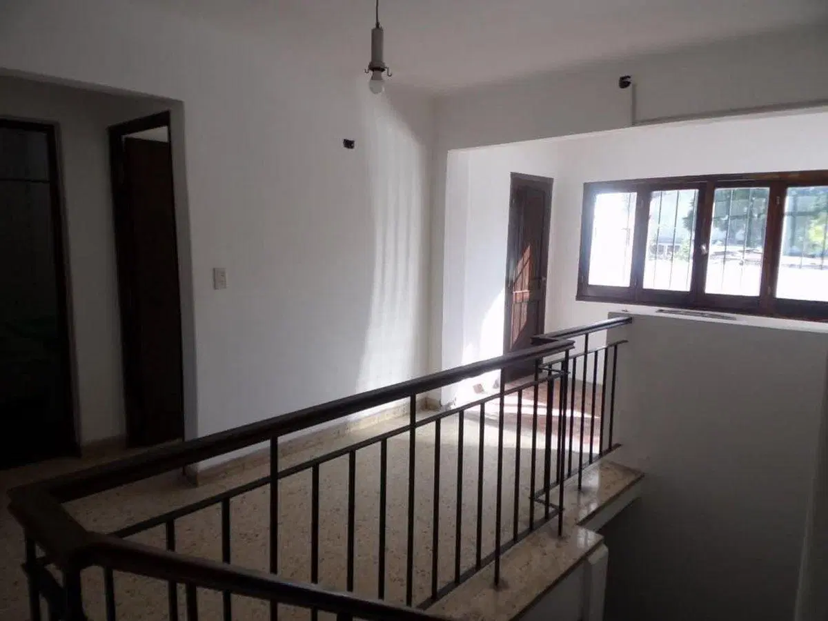 CASA CON 8 OFICINAS VENTA MACROCENTRO 4