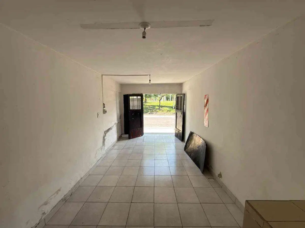 ALQUILER LOCAL COMERCIAL BARRIO SANTA LUCIA 25 M2 2
