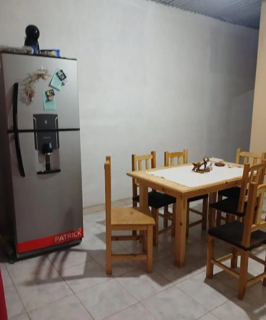 CASA EN VENTA CORONEL MOLDES 6 DORMITORIOS 3