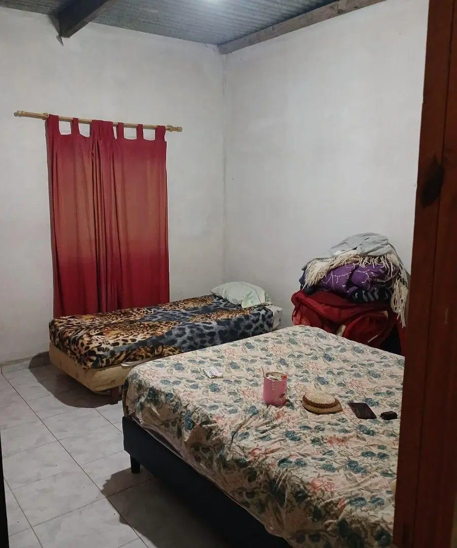 CASA EN VENTA CORONEL MOLDES 6 DORMITORIOS 2