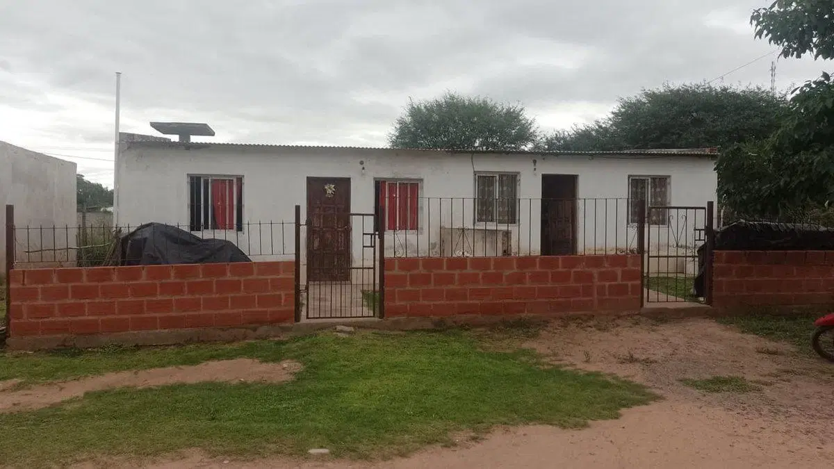 CASA EN VENTA CORONEL MOLDES 6 DORMITORIOS 4