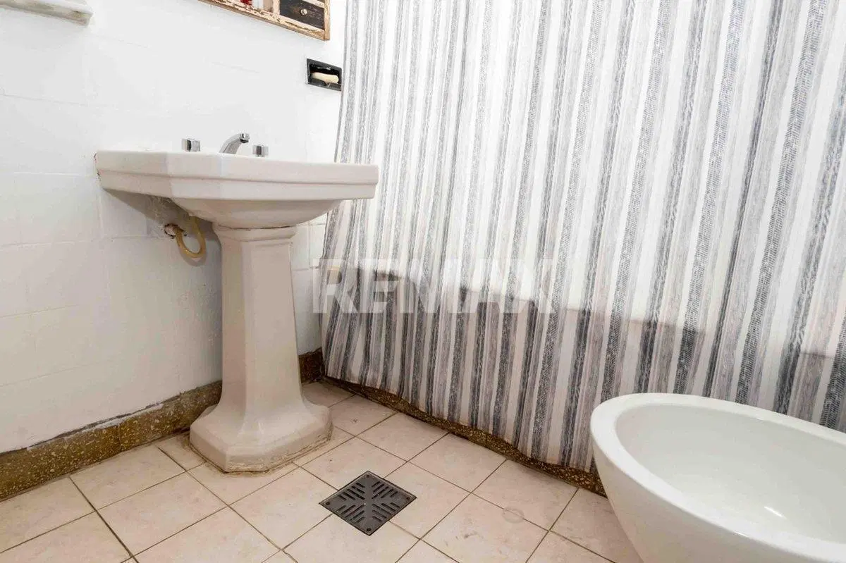 CASA ESQUINA EN VENTA MACROCENTRO 3 DORM 4