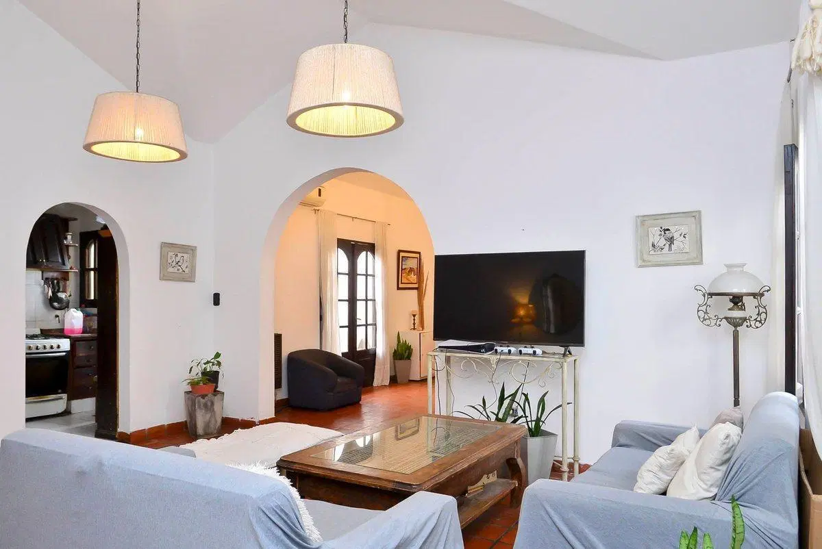 CASA EN VENTA EN MACROCENTRO 3 DORMITORIOS 3 BAÑOS 4