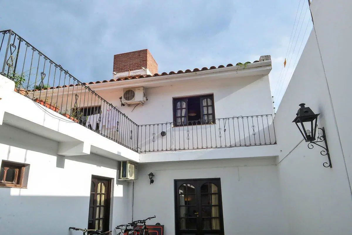 CASA EN VENTA EN MACROCENTRO 3 DORMITORIOS 3 BAÑOS 5