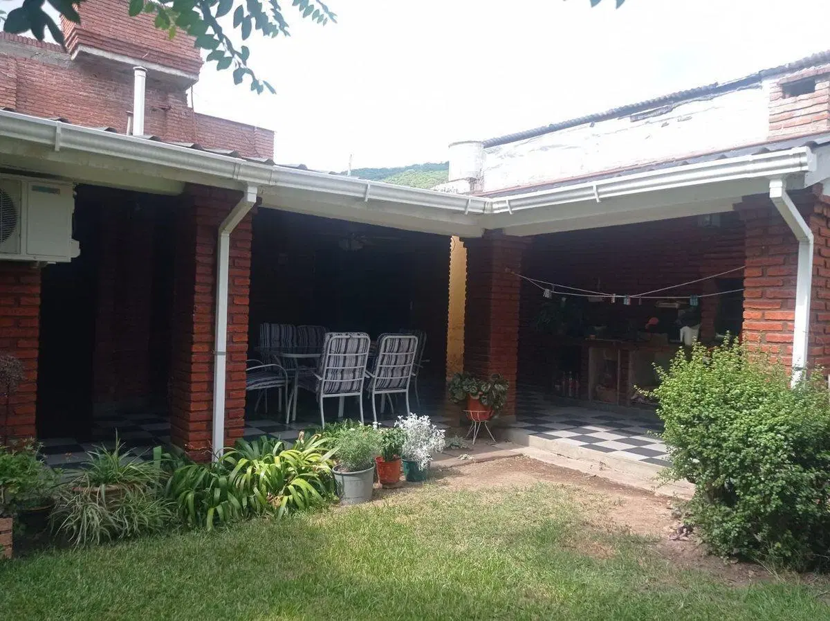 CASA 4 DORMITORIOS VENTA TRES CERRITOS 4