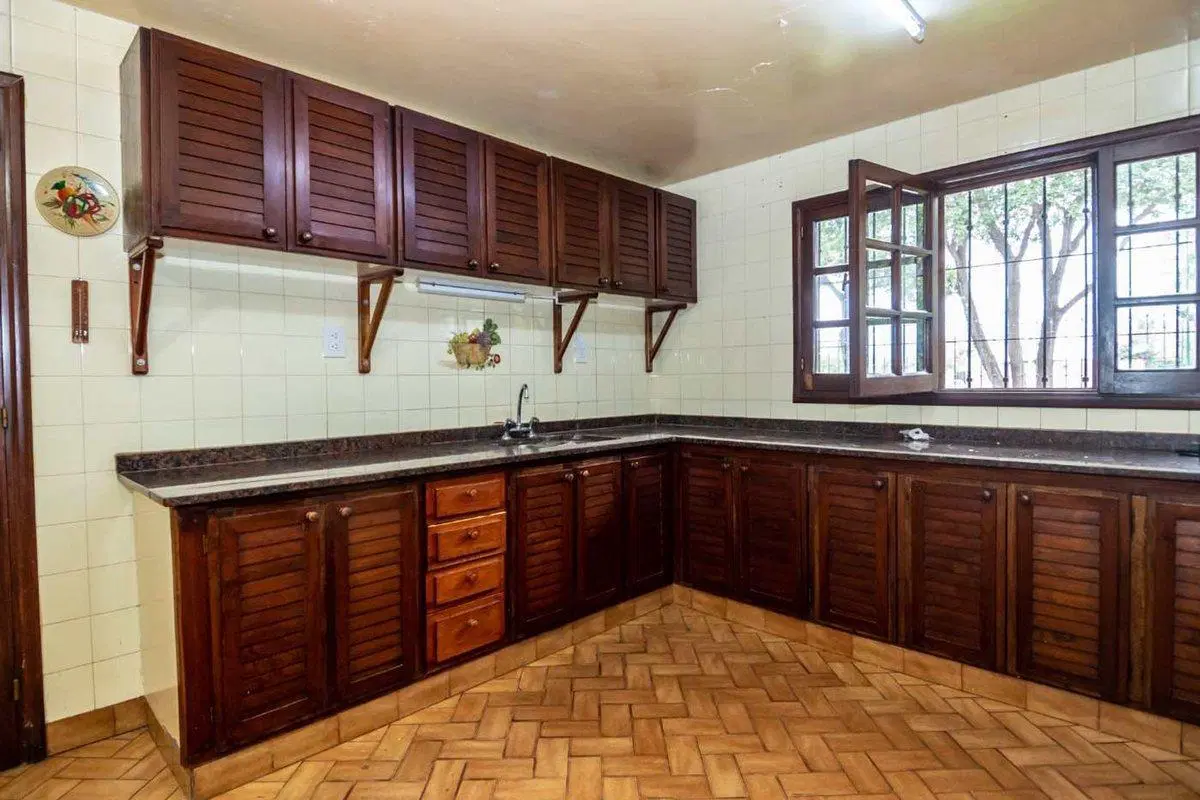 CASA ALQUILER COMERCIAL AV REYES CATOLICOS 5