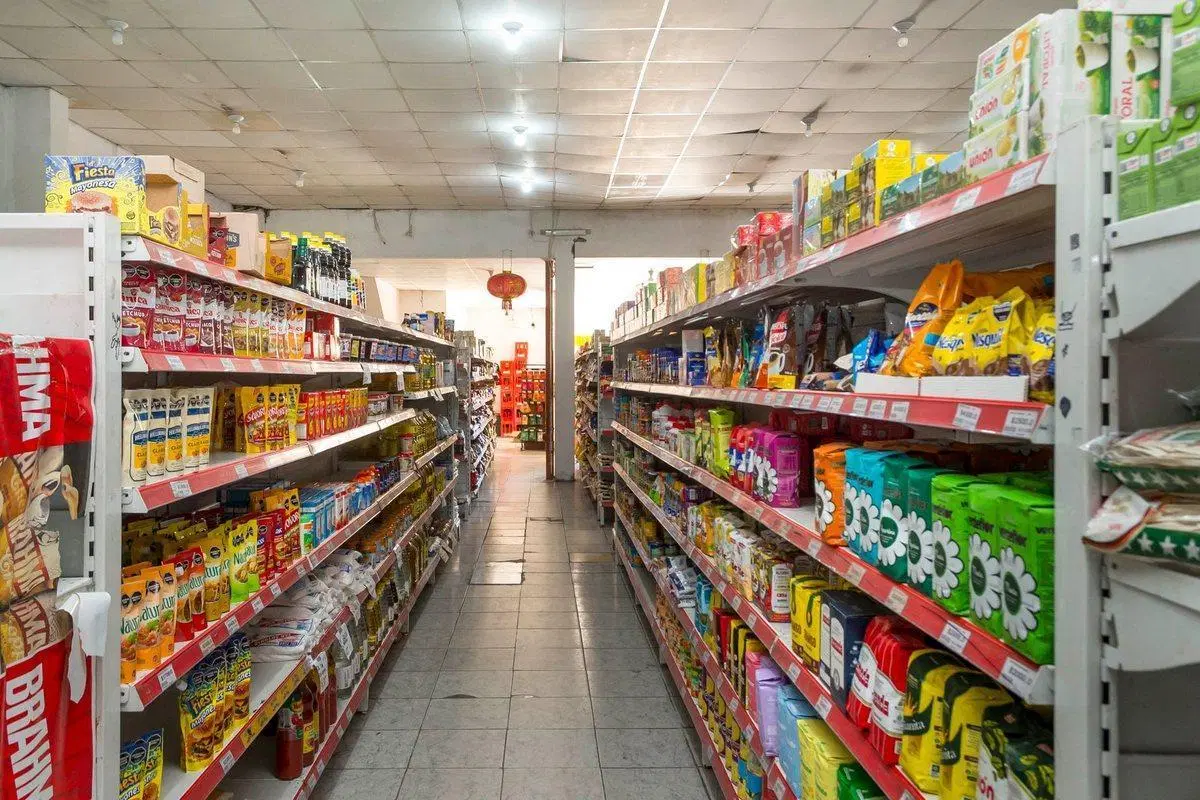 LOCAL MAS FONDO DE COMERCIO EN VENTA ZONA SUR 5