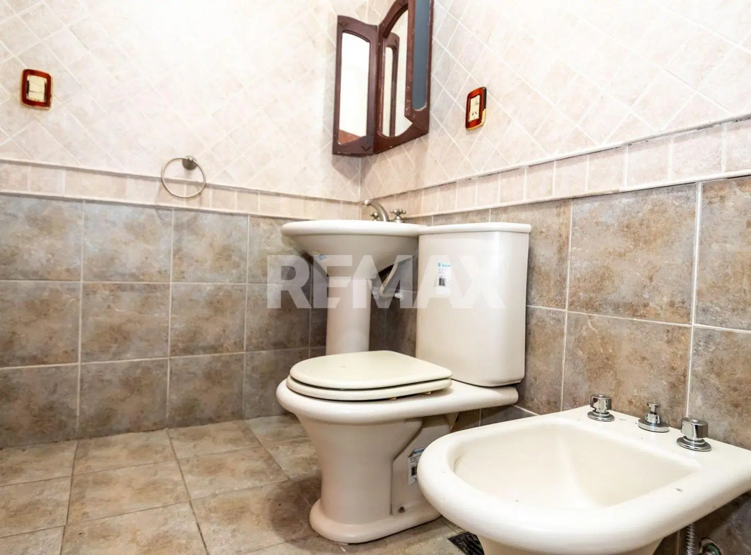 CASA EN ALQUILER VILLA SAN LORENZO 4 DORMITORIOS 5