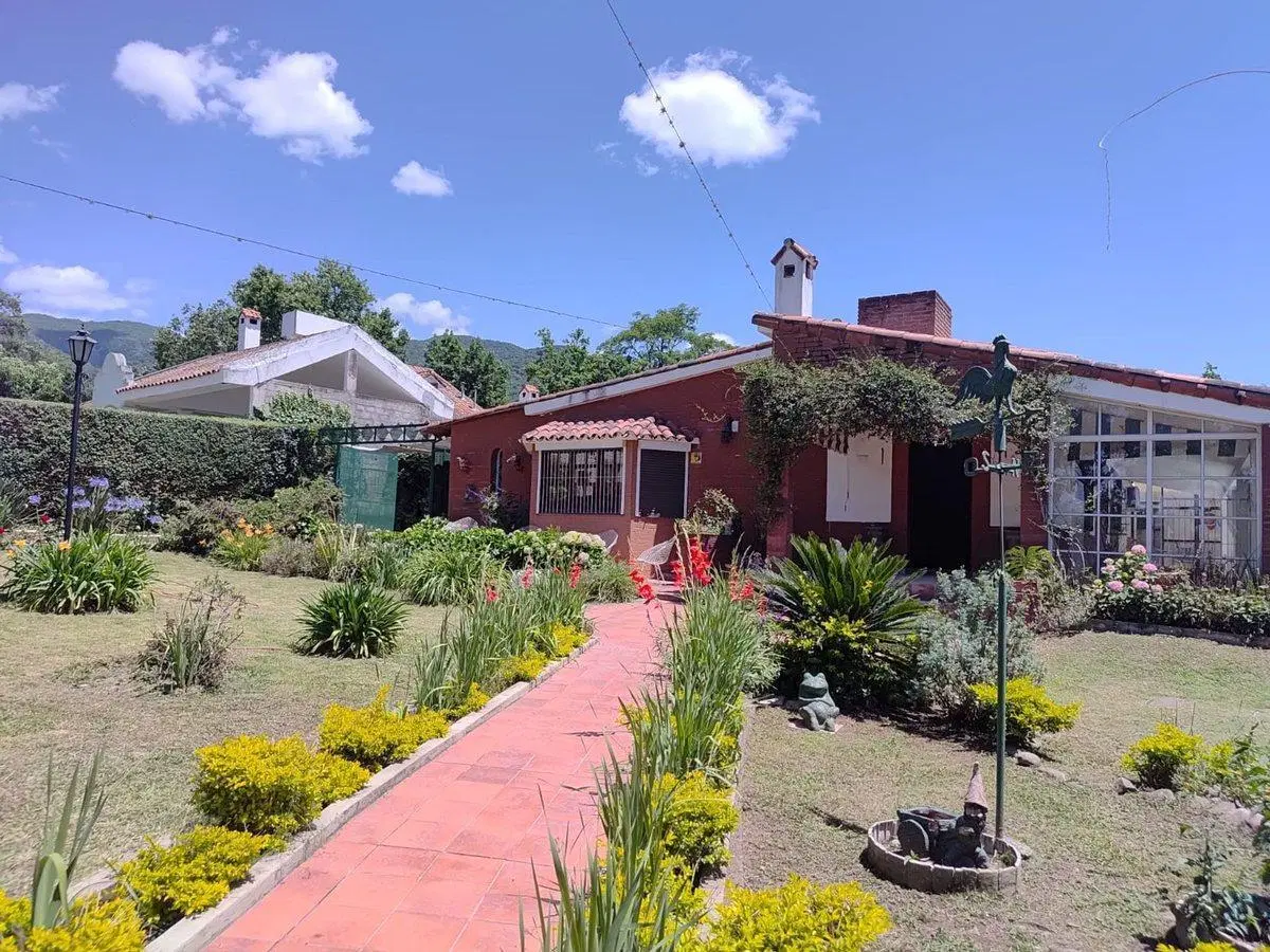 CASA 3 DORM + DEPTO 2 DORM VENTA  SAN LORENZO 2