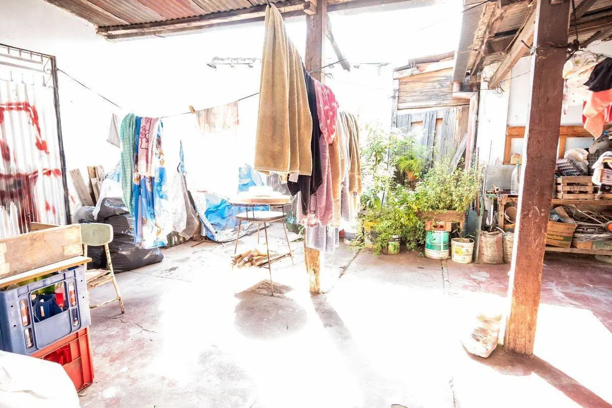CASA MAS LOCAL VENTA MACROCENTRO ESQUINA 4