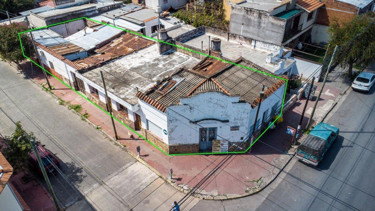 CASA MAS LOCAL VENTA MACROCENTRO ESQUINA
