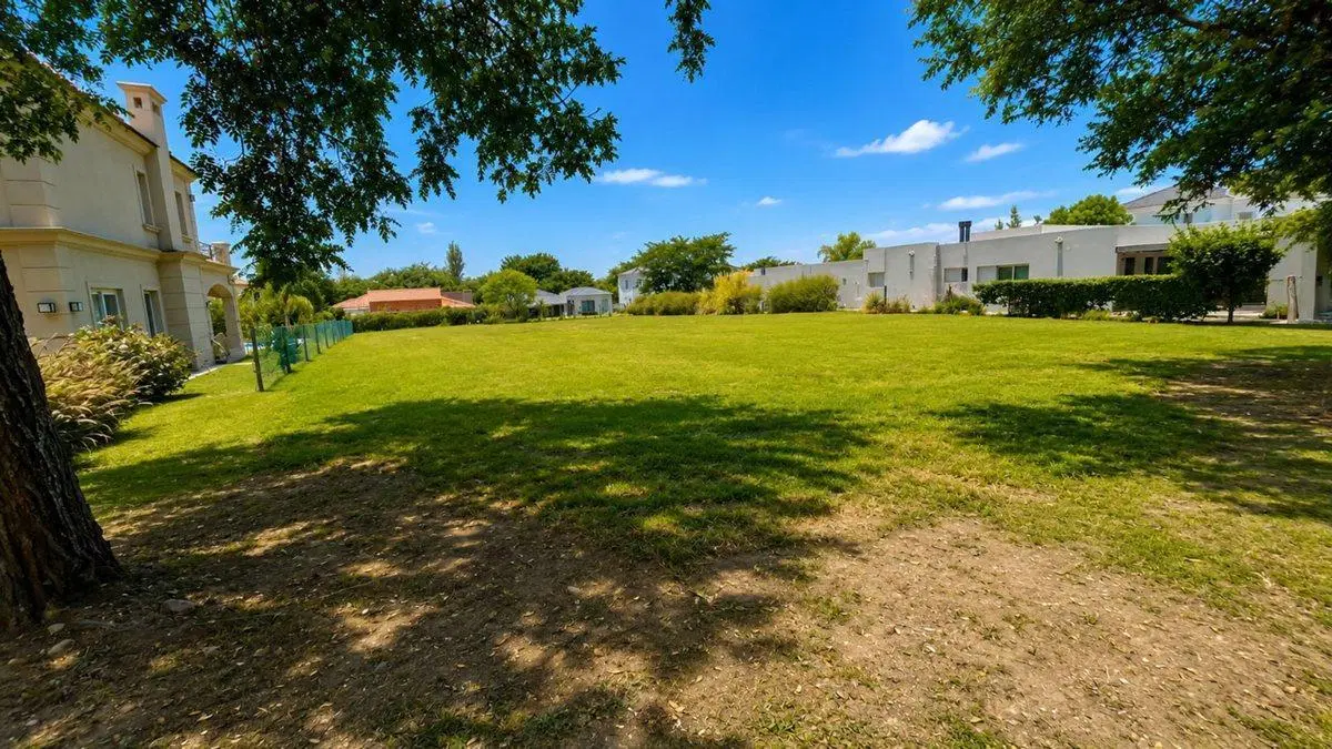 TERRENO VENTA PRADERAS DE SAN LORENZO 1615 M2 2