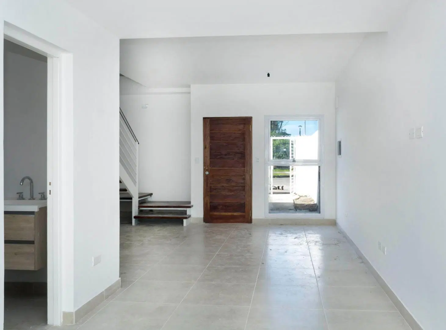CASA DUPLEX EN ALQUILER  ZONA NORTE 2 DORMITORIOS 3