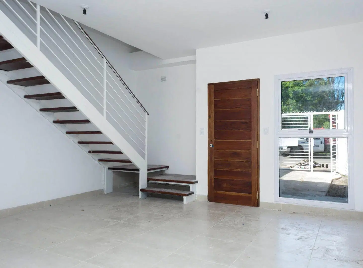 CASA DUPLEX EN ALQUILER  ZONA NORTE 2 DORMITORIOS 5